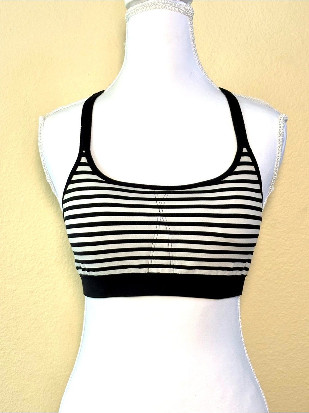 Athleta Up-Tempo Energy Stripe Seamless Sports Bra Medium Black & White T-Back